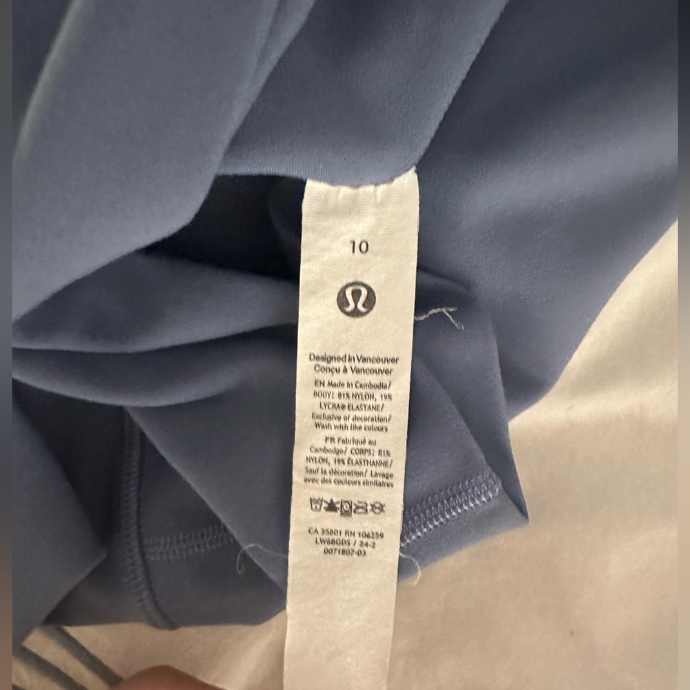 LULULEMON DUSTY BLUE CAPRI LENGTH LEGGINGS - Picture 3 of 3
